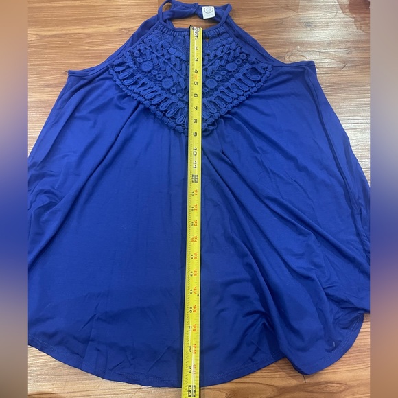 Crochet lace halter tank - Picture 8 of 8